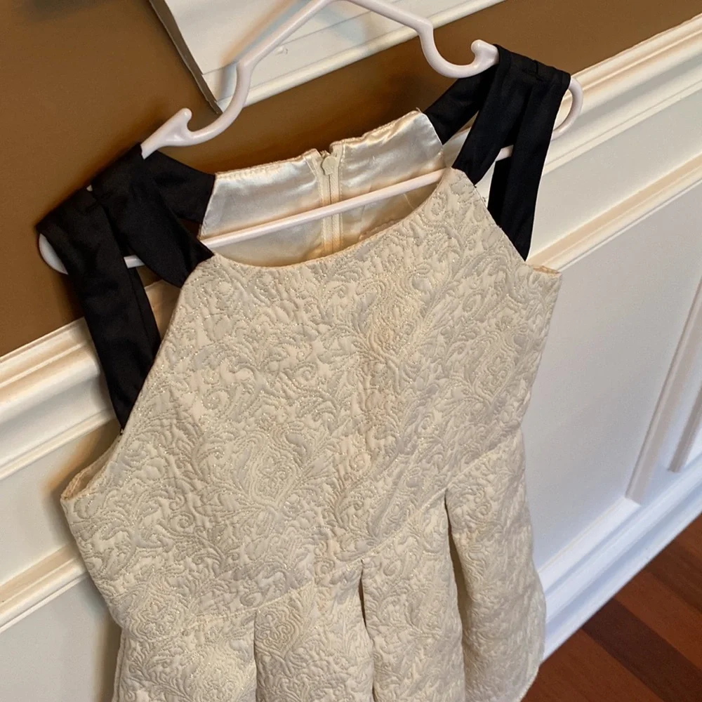 Children’s Place EUC Cream & Metallic beautiful Gold Dress w/Black Straps / Sz 8